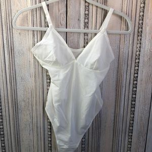 SKIMS thong shape-wear NWT